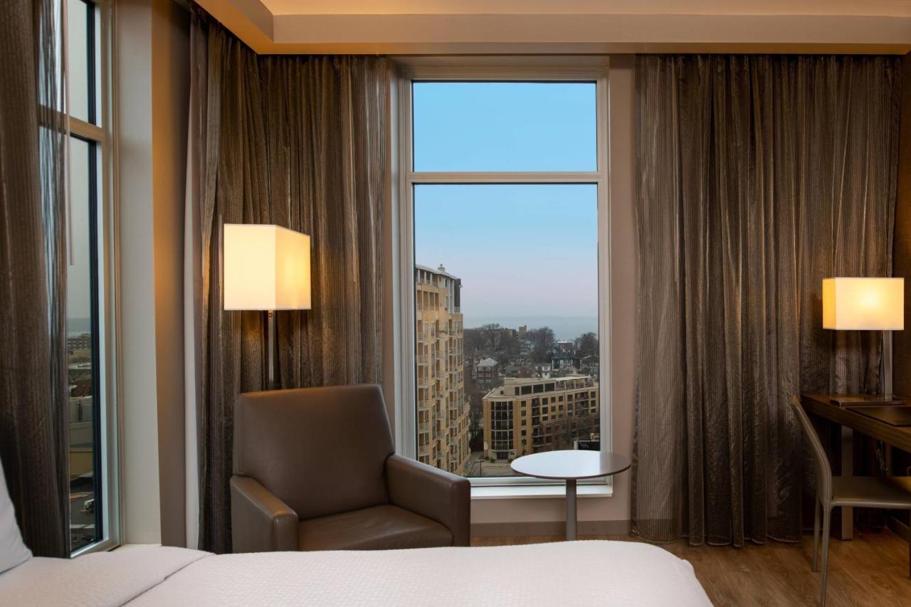 Ac Hotel By Marriott Madison Downtown Bagian luar foto
