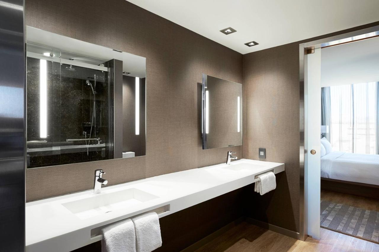 Ac Hotel By Marriott Madison Downtown Bagian luar foto