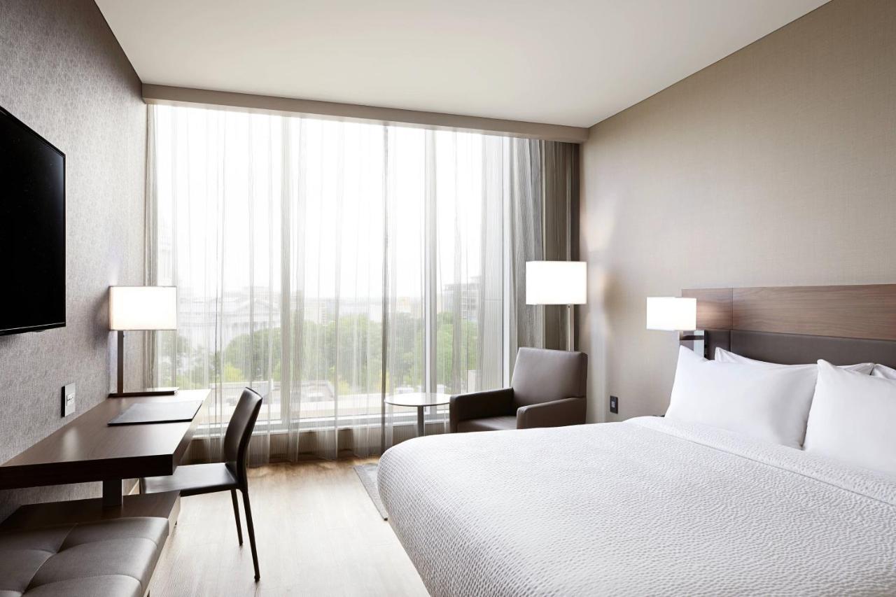Ac Hotel By Marriott Madison Downtown Bagian luar foto