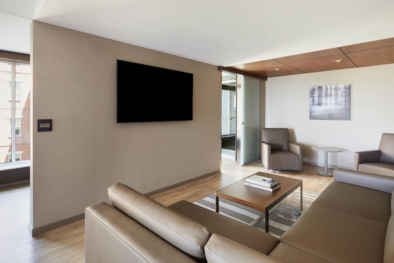 Ac Hotel By Marriott Madison Downtown Bagian luar foto
