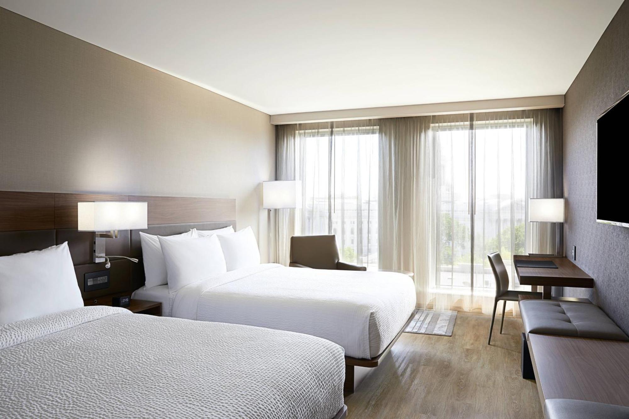 Ac Hotel By Marriott Madison Downtown Bagian luar foto