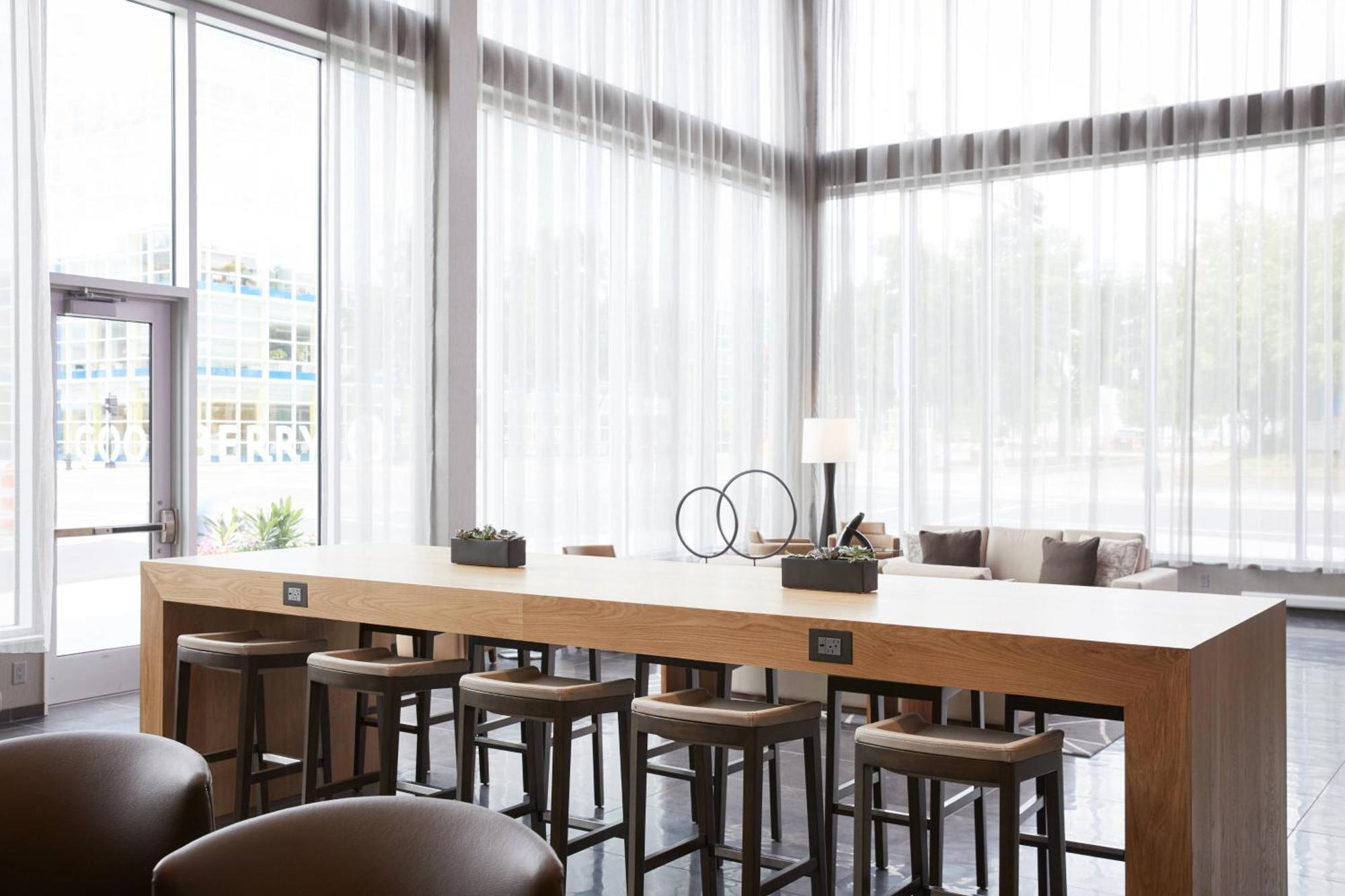 Ac Hotel By Marriott Madison Downtown Bagian luar foto