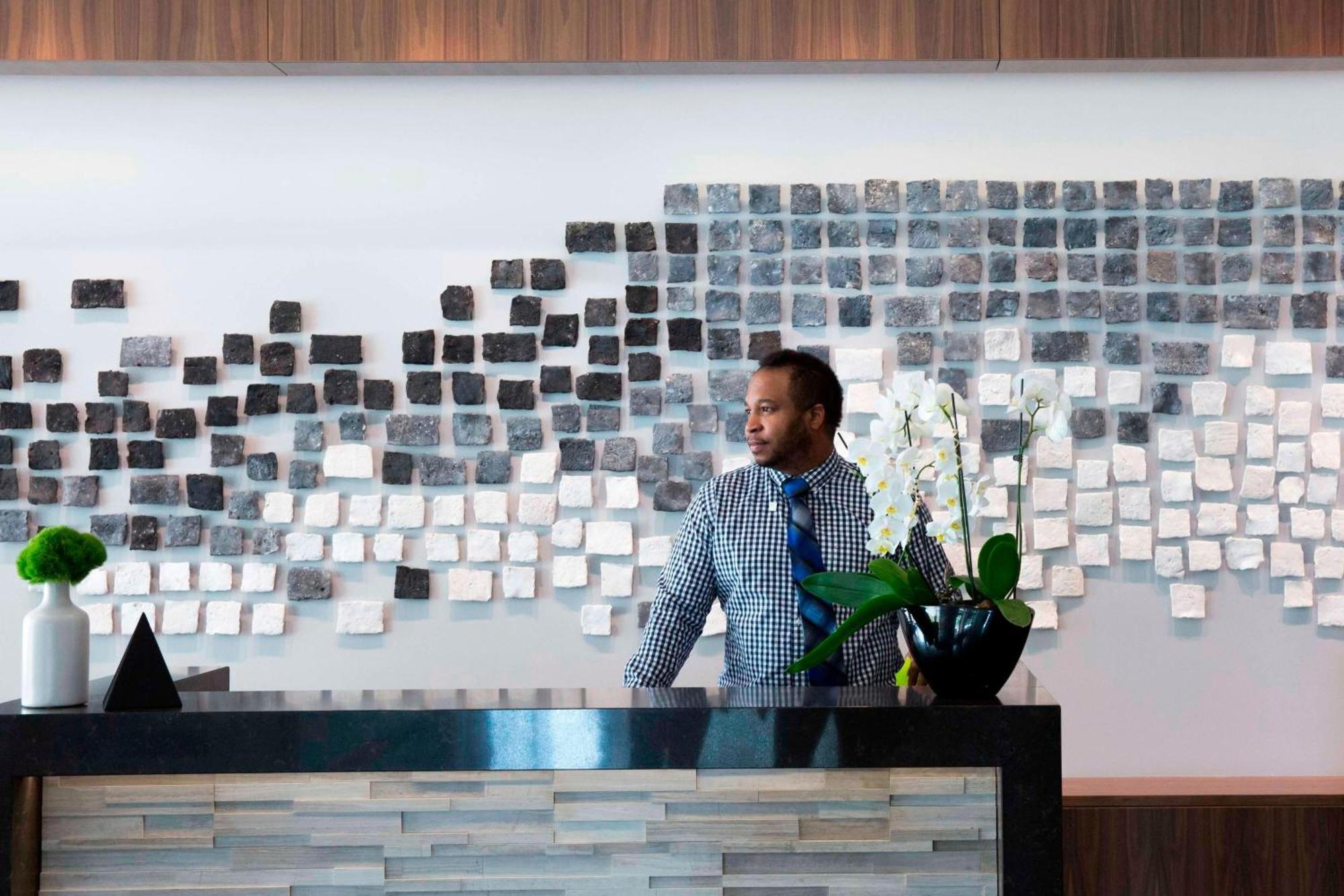 Ac Hotel By Marriott Madison Downtown Bagian luar foto