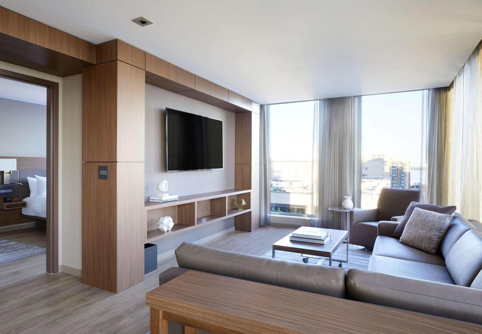 Ac Hotel By Marriott Madison Downtown Bagian luar foto